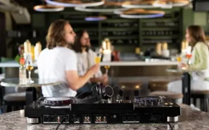 Cafés, Restaurants, Bars and Pubs
