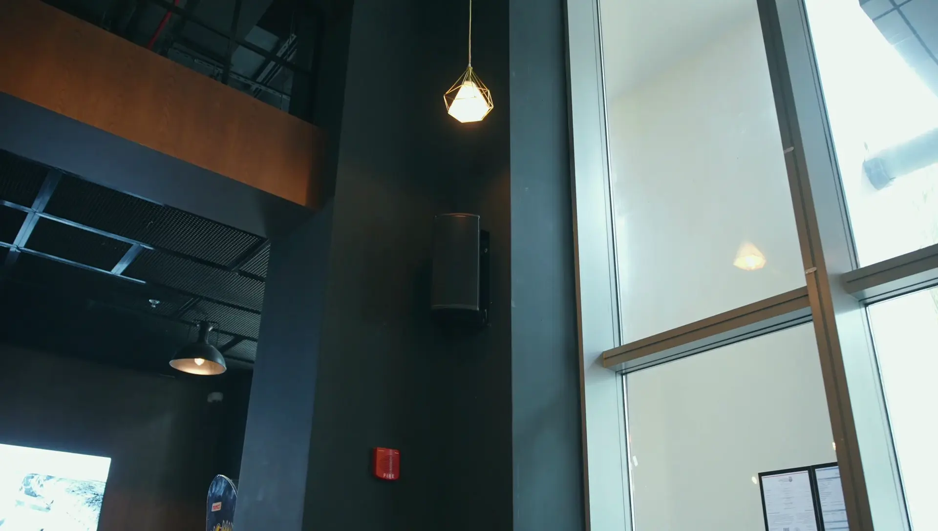 Premium Restaurant Bgm System With Zone Control For Keg Room, Abu Dhabi 7 Bose AMU206 wall-mounted loudspeaker installed by Oxford Integration in the main dining area of KEG Room Restaurant Abu Dhabi
